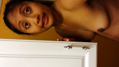 Un băiat înfierbântat și-a atacat mama, prietena cu fundul sexy provocator