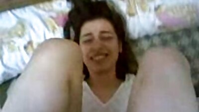 Adolescentă forțează handjob pe cea mai bună prietenă a ei