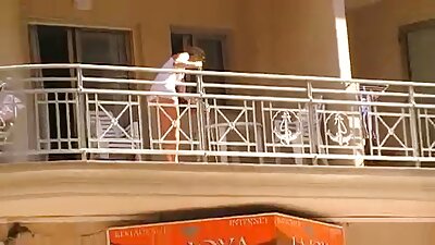 Vecina mea sexy de 18 ani a venit în sfârșit în casa mea