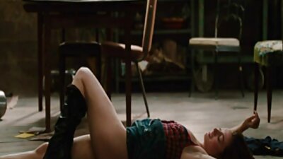 Hottie asiatică devine futut într-un trio fierbinte