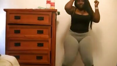 Studenți excitați au luat-o pe un profesor japonez fierbinte pentru fund