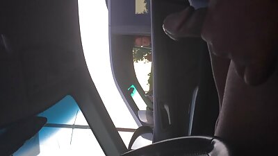 Adolescent nervos atins de prietenul tatălui