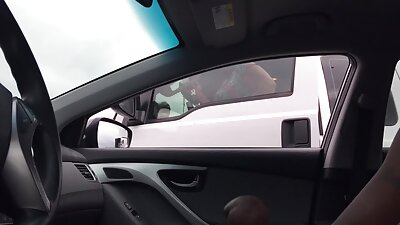 Băiatul își pune fiecare centimetru din pătul adânc în păsărica prietenelor