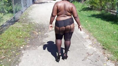 Mama o învață pe fiică cum să-și mulțumească bărbatul