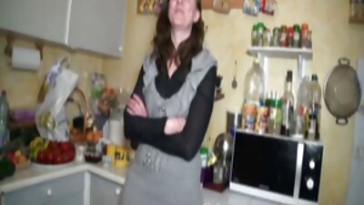 Bătrânul tătic se dă cu o fetiță vecină săracă