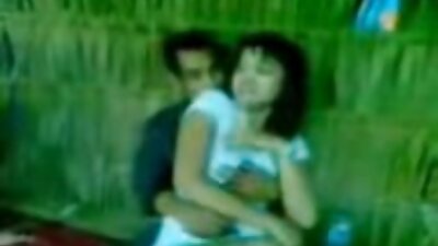 Adolescent fierbinte înfierbântat devine futut și esperma pe sânii ei mari