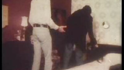 Twig Girl a îndrăznit să trateze cocoșul negru